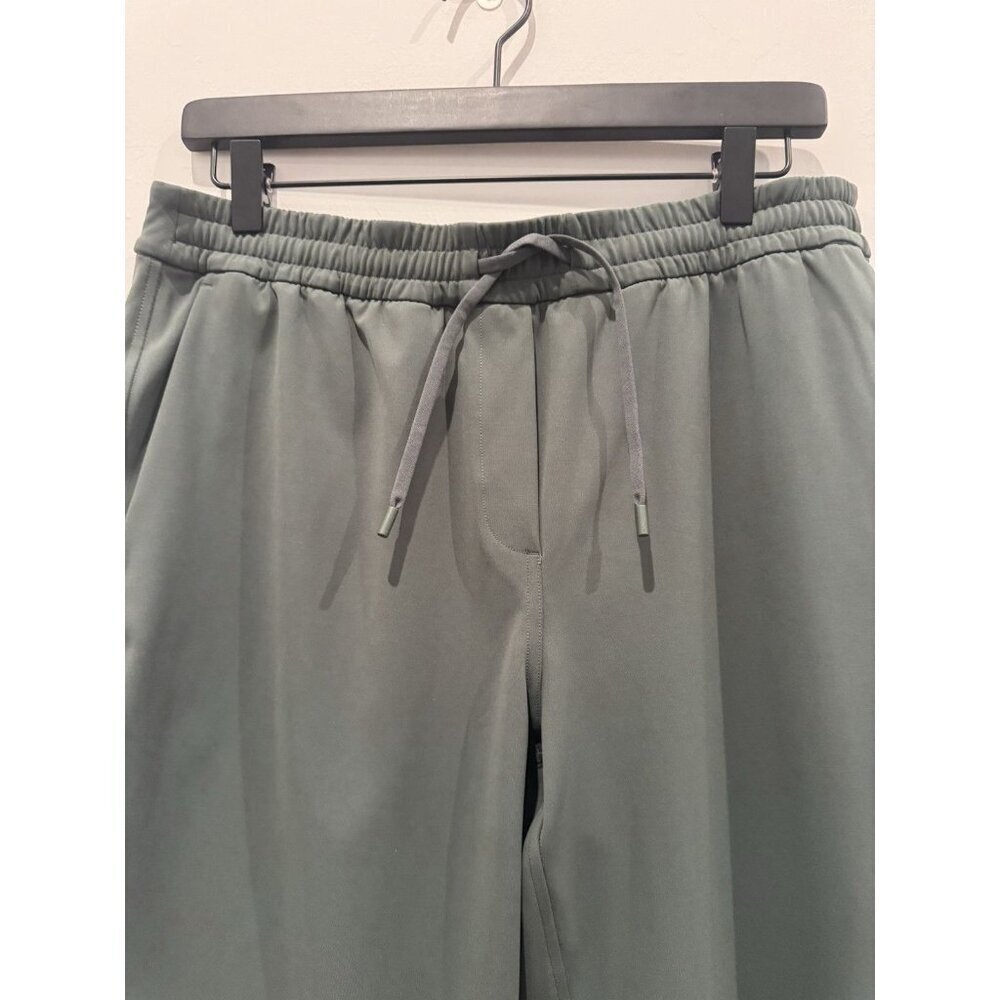 Lululemon Tapered-Leg Mid-Rise Crop 25" *Luxtreme Dark Forest Size Medium - Picture 10 of 16